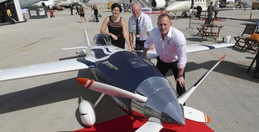 أول طائرة سباق كهربائية في  معرض دبي للطيران