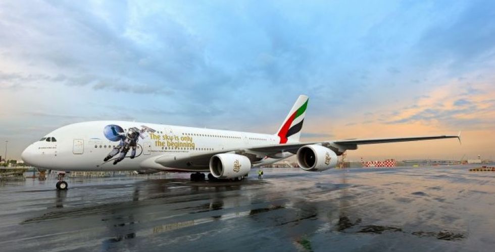 ملصق دولة الإمارات في الفضاء على طائرة الإمارات A380