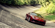 فيراري F12 Berlinetta ...الحائزة على جائزة  "سيارة العام الخارقة"