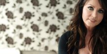 ساره برايتمان تغني من الفضاء
