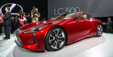 LC 500  تتوسّط مسرح Lexus  في ديترويت