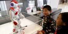 الروبوت ناو يستقبل زائري اليابان
