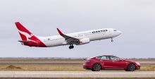 بالفيديو: Tesla  تسابق طائرة Boeing