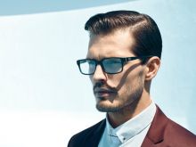 GUESS ونظارات بنغمات زرقاء  