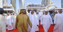 حاكم دبي يجول في معرض القوارب