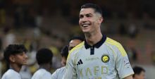 رونالدو أول ملياردير على الملعب الأخضر
