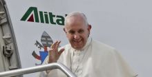 قداسة البابا للصحافيين في الطائرة: المطر في الامارات علامة خير