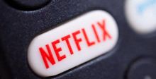 تأرجح Netflix بين تراجع الأسهم والمنافسة 